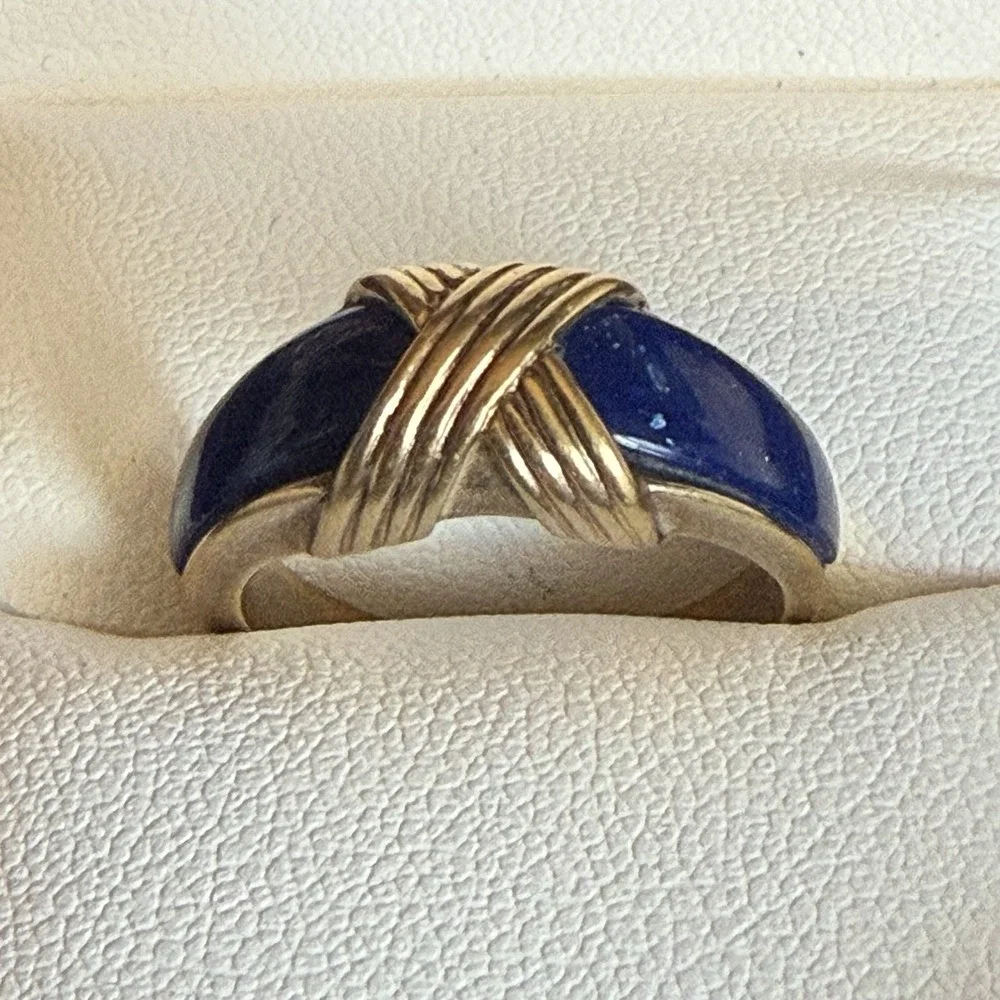 VTG Avon Ring Gold Tone Sz 7.5 Criss Cross Design Band Navy Blue Retro 90s Y2K